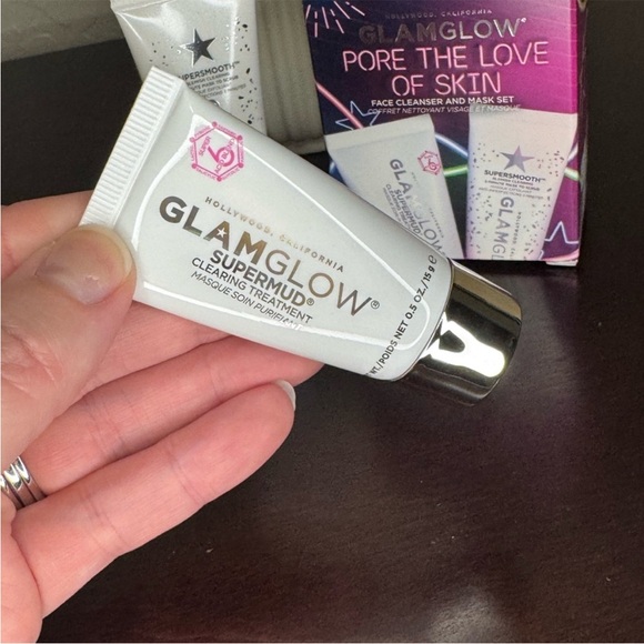 GLAMGLOW - Pore the Love of Skin 
Face Cleanser & Mask Set MINI | TRAVEL - Picture 3 of 8